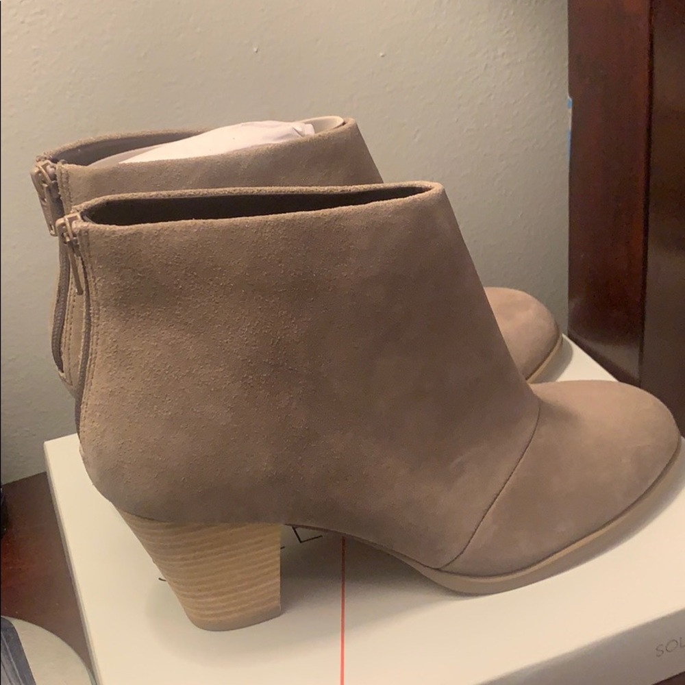 Sole Society Devyn mushroom suede boot  size 11